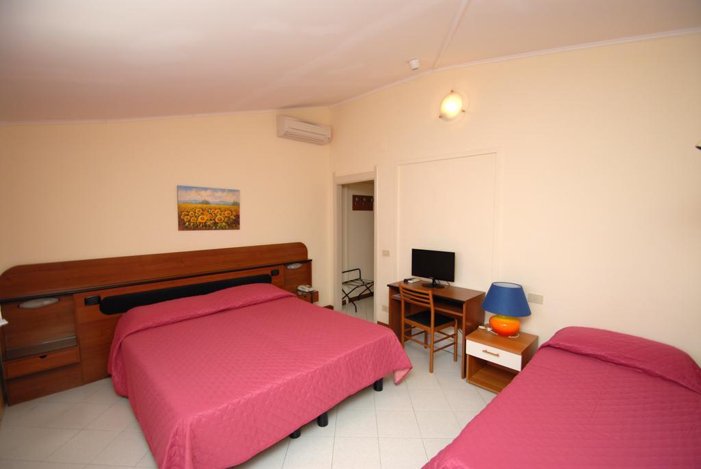 Hotel Baia Del Sorriso Castiglioncello Esterno foto