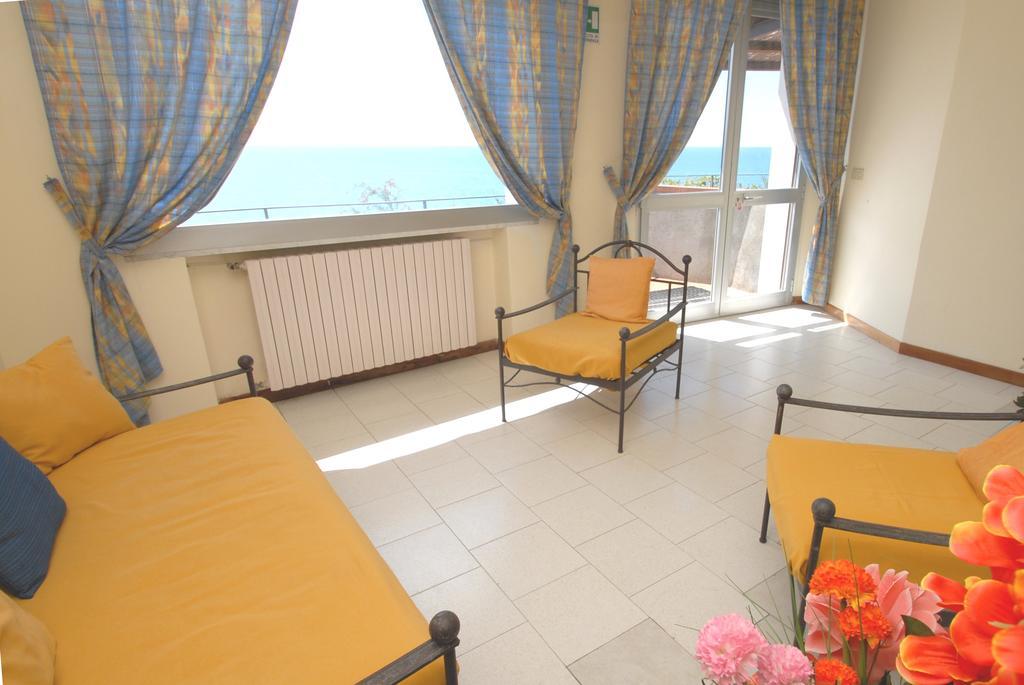 Hotel Baia Del Sorriso Castiglioncello Esterno foto