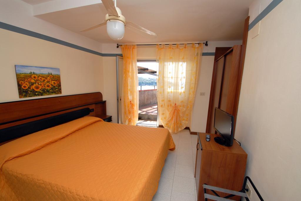 Hotel Baia Del Sorriso Castiglioncello Esterno foto
